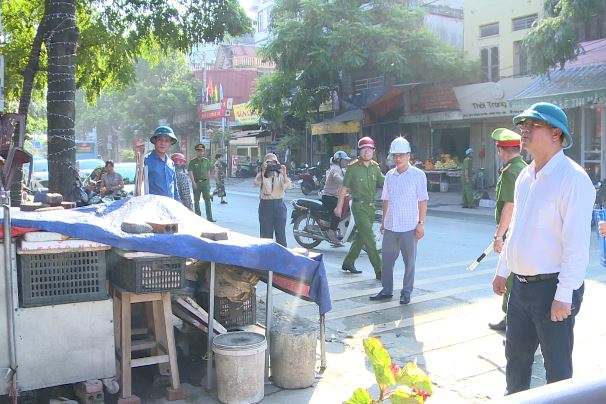 Phúc Lộc ra quân vệ sinh môi trường, trang trí tuyên truyền chuẩn bị Đại hội đại biểu Đảng bộ xã lần thứ I- Ảnh 8.