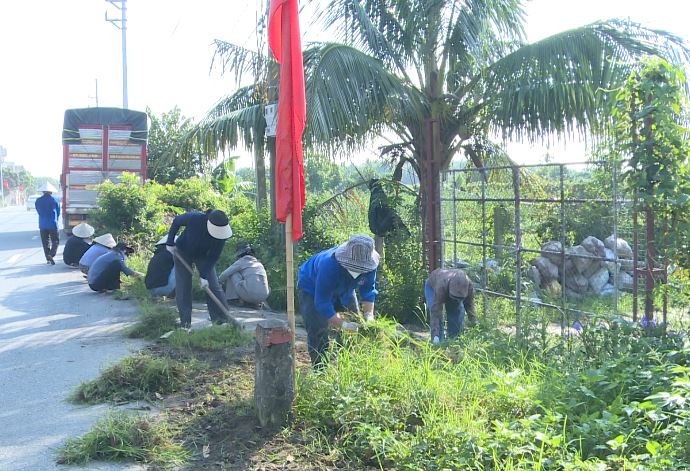 Phúc Lộc ra quân vệ sinh môi trường, trang trí tuyên truyền chuẩn bị Đại hội đại biểu Đảng bộ xã lần thứ I- Ảnh 10.