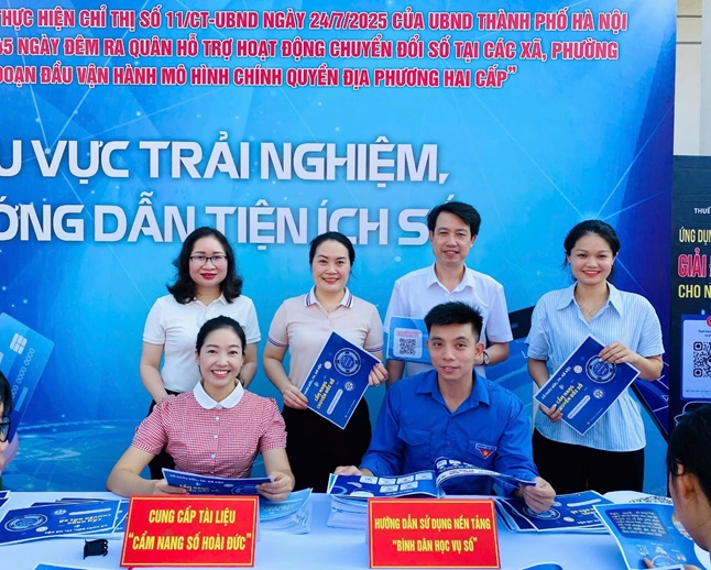 Lễ phát động tổng VSMT, phòng chống dịch SXH; bảo đảm trật tự ATGT, trật tư văn minh môi trường đô thị và Chiến dịch “45 ngày đêm ra quân hỗ trợ hoạt động CĐS trong giai đoạn đầu vận hành mô hình chính quyền địa phương hai cấp”- Ảnh 7.