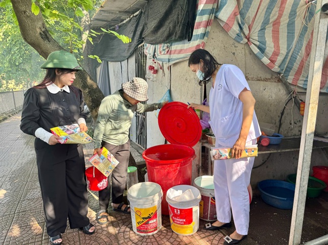 Lễ phát động tổng VSMT, phòng chống dịch SXH; bảo đảm trật tự ATGT, trật tư văn minh môi trường đô thị và Chiến dịch “45 ngày đêm ra quân hỗ trợ hoạt động CĐS trong giai đoạn đầu vận hành mô hình chính quyền địa phương hai cấp”- Ảnh 12.