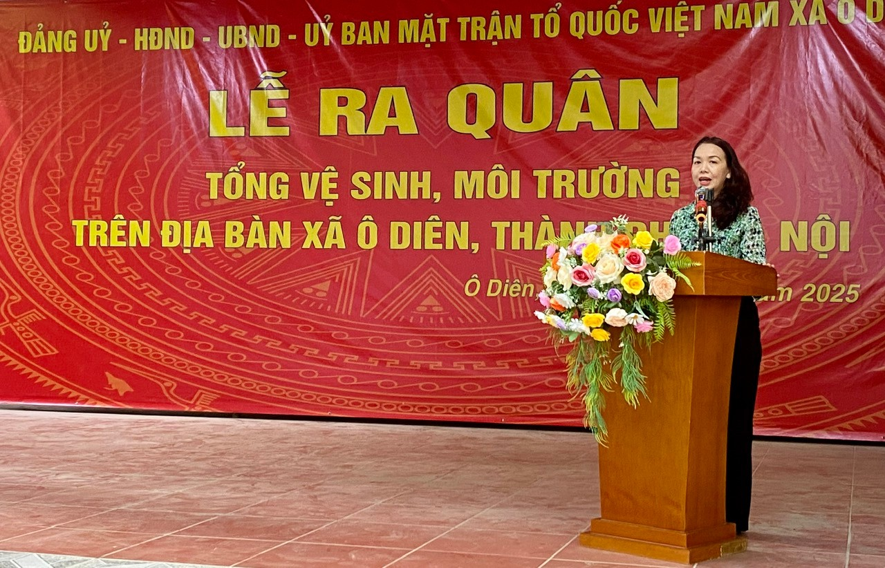 Ra quân tổng vệ sinh môi trường trên địa bàn xã- Ảnh 1.