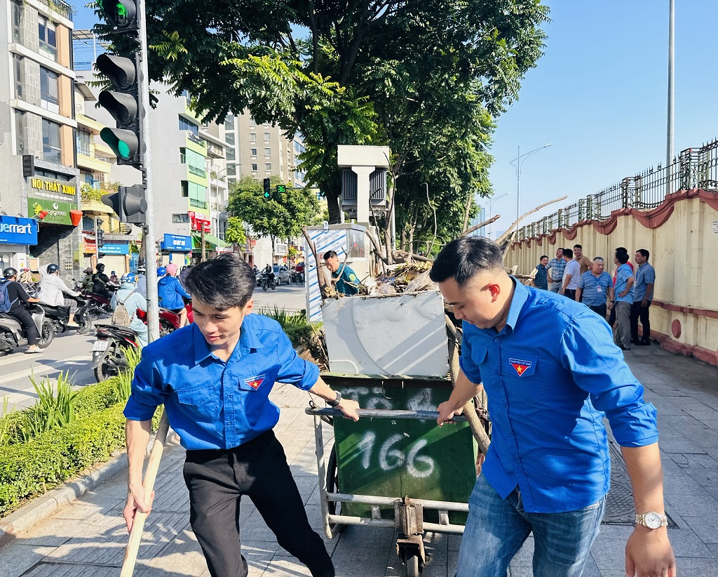 Chùm ảnh: Tổng VSMT trên địa bàn phường Phương Liệt - Chung tay vì môi trường xanh- Ảnh 4.
