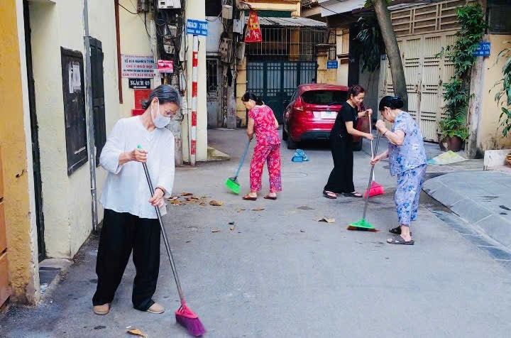 Chùm ảnh: Tổng VSMT trên địa bàn phường Phương Liệt - Chung tay vì môi trường xanh- Ảnh 8.