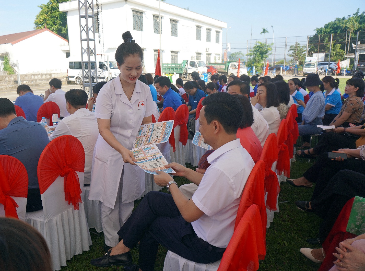 Xuân Mai ra quân tổng VSMT và phát động phong trào thi đua “Sáng - Xanh - Sạch - Đẹp”- Ảnh 7.