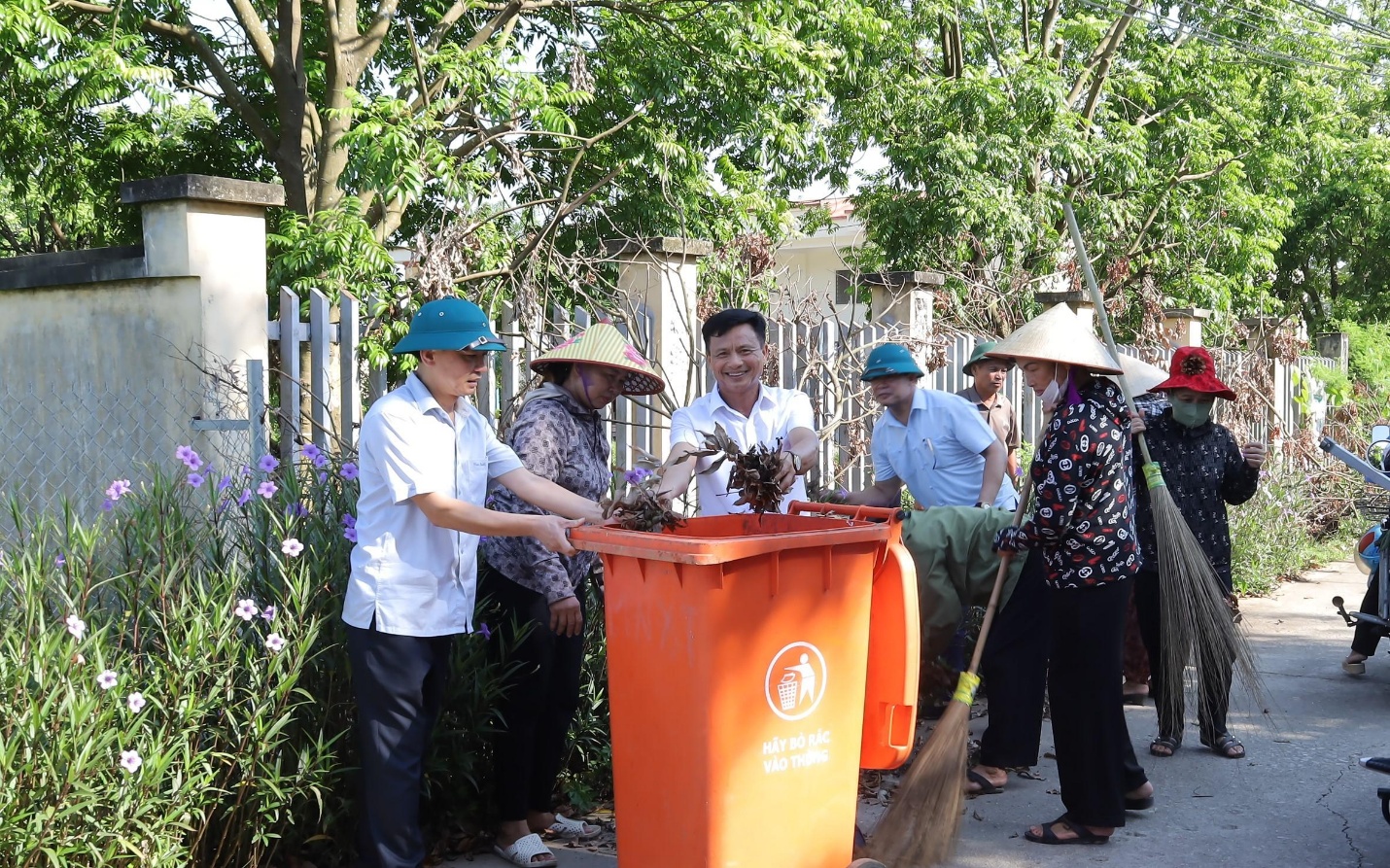 Xuân Mai ra quân tổng VSMT và phát động phong trào thi đua “Sáng - Xanh - Sạch - Đẹp”- Ảnh 9.