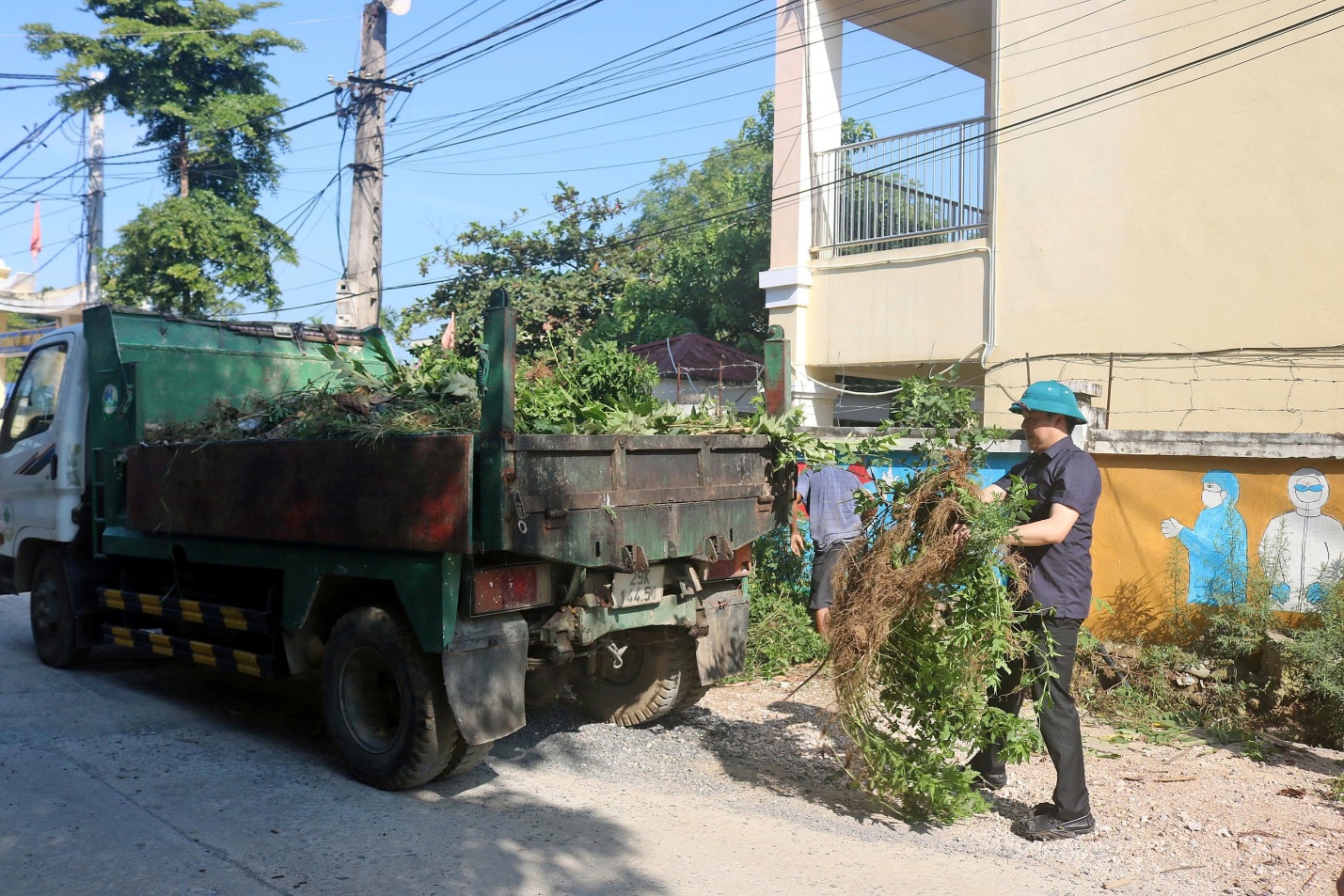 Xuân Mai ra quân tổng VSMT và phát động phong trào thi đua “Sáng - Xanh - Sạch - Đẹp”- Ảnh 12.