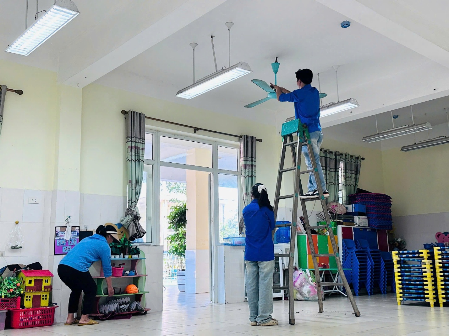 Xuân Mai ra quân tổng VSMT và phát động phong trào thi đua “Sáng - Xanh - Sạch - Đẹp”- Ảnh 22.