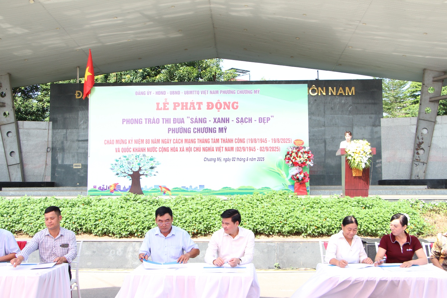 Phường Chương Mỹ phát động phong trào “Sáng - Xanh - Sạch - Đẹp”, ra quân tổng vệ sinh môi trường- Ảnh 4.
