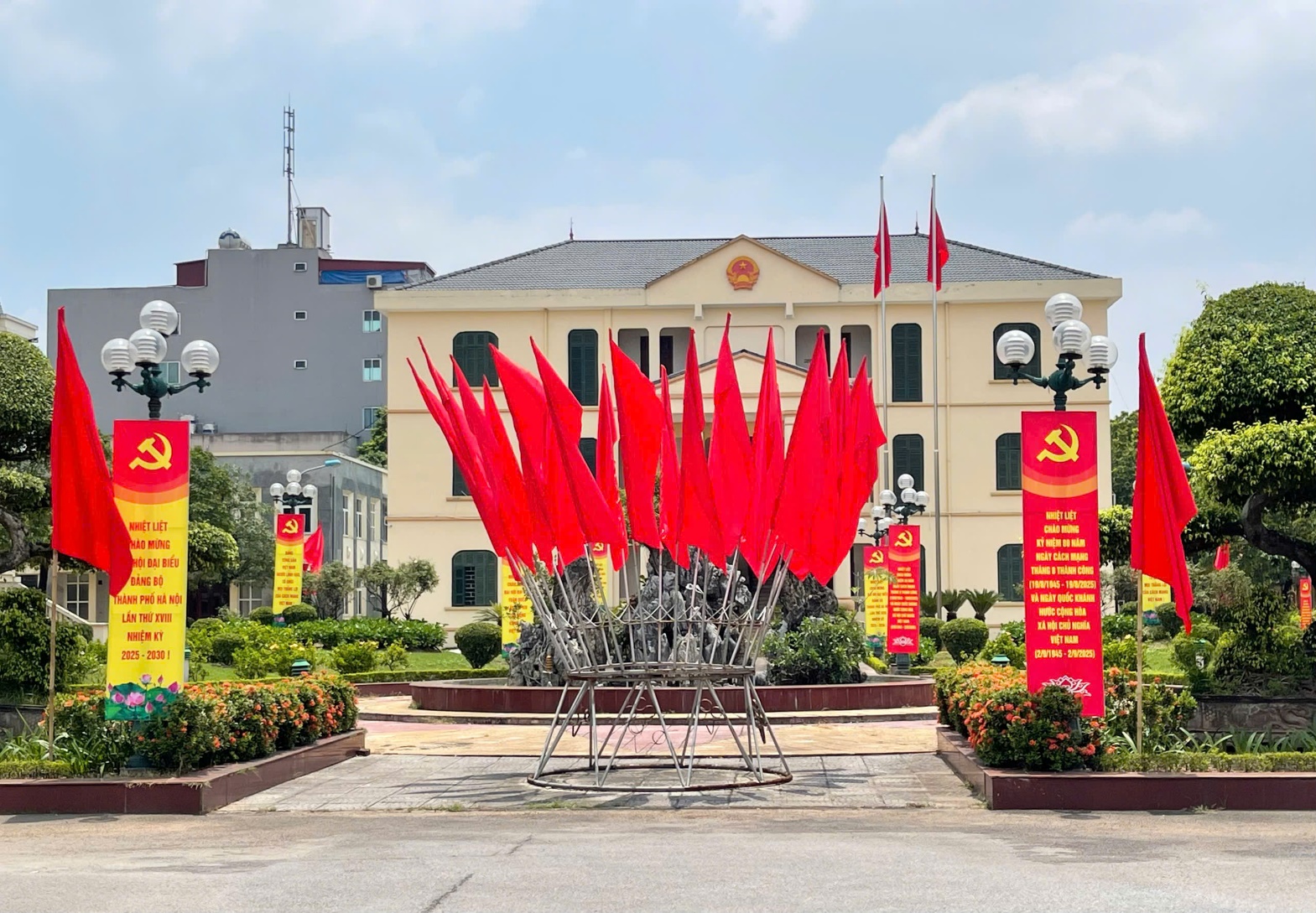 Hoài Đức đẩy mạnh phong trào thi đua chào mừng các ngày lễ lớn năm 2025, chào mừng Đại hội Đảng cấp cơ sở, tiến tới Đại hội đại biểu Đảng bộ xã lần thứ I, nhiệm kỳ 2025-2030- Ảnh 2.