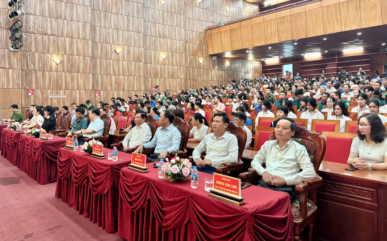 Lễ phát động tổng VSMT, phòng chống dịch SXH; bảo đảm trật tự ATGT, trật tư văn minh môi trường đô thị và Chiến dịch “45 ngày đêm ra quân hỗ trợ hoạt động CĐS trong giai đoạn đầu vận hành mô hình chính quyền địa phương hai cấp”- Ảnh 1.