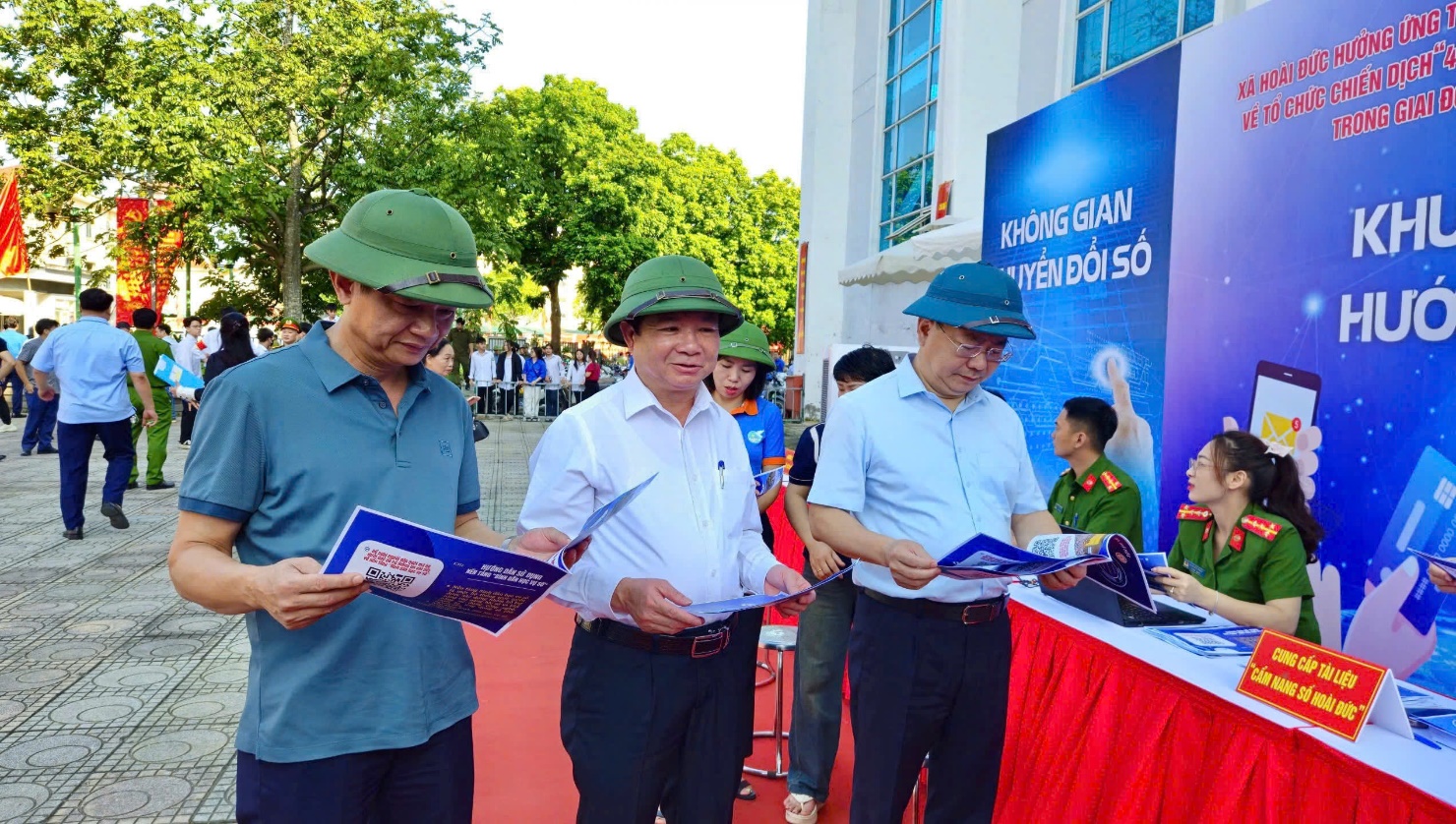 Lễ phát động tổng VSMT, phòng chống dịch SXH; bảo đảm trật tự ATGT, trật tư văn minh môi trường đô thị và Chiến dịch “45 ngày đêm ra quân hỗ trợ hoạt động CĐS trong giai đoạn đầu vận hành mô hình chính quyền địa phương hai cấp”- Ảnh 6.