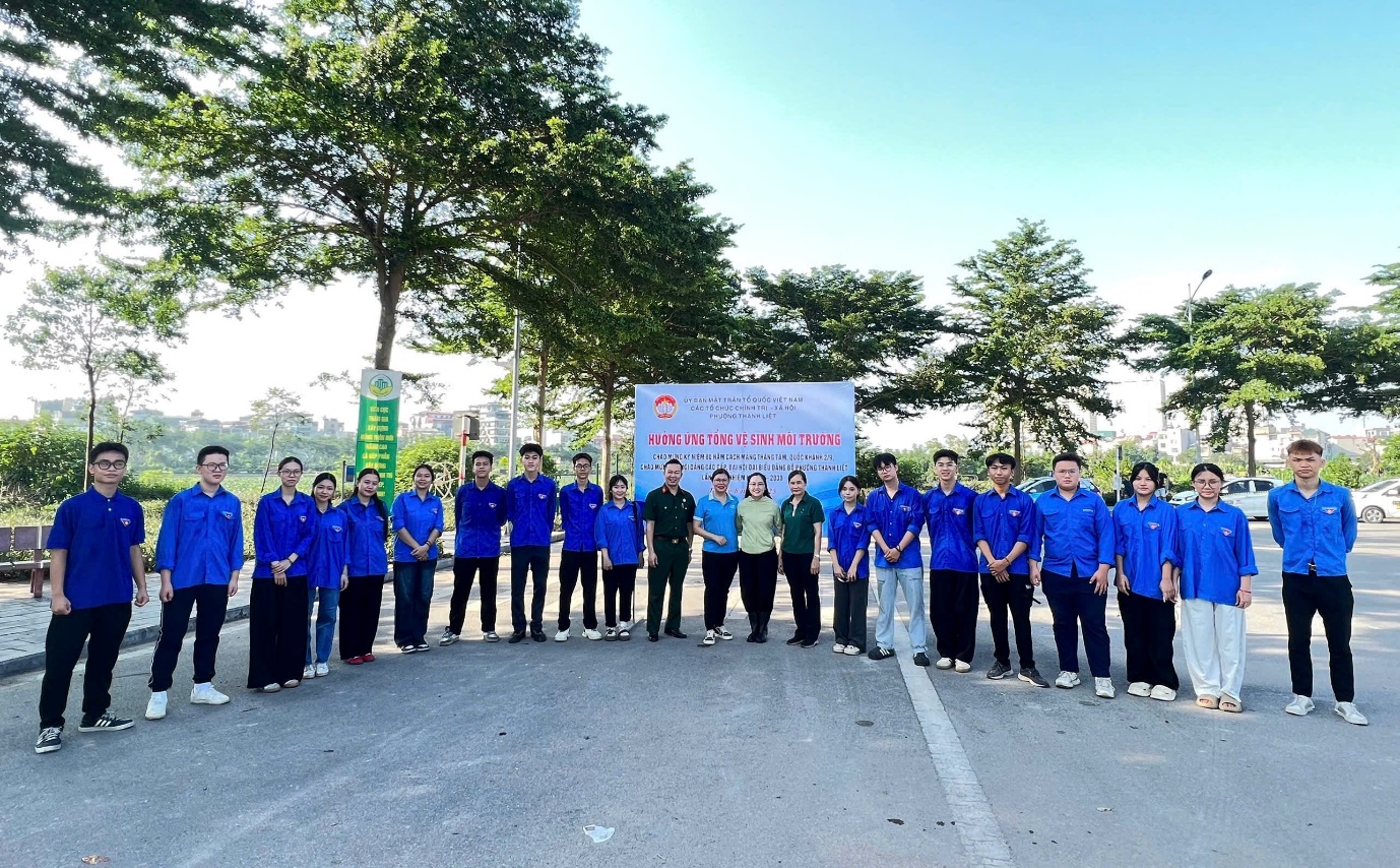 Uỷ ban MTTQ Việt Nam phường Thanh Liệt: Lan tỏa tinh thần trách nhiệm cộng đồng qua hoạt động vệ sinh môi trường- Ảnh 1.
