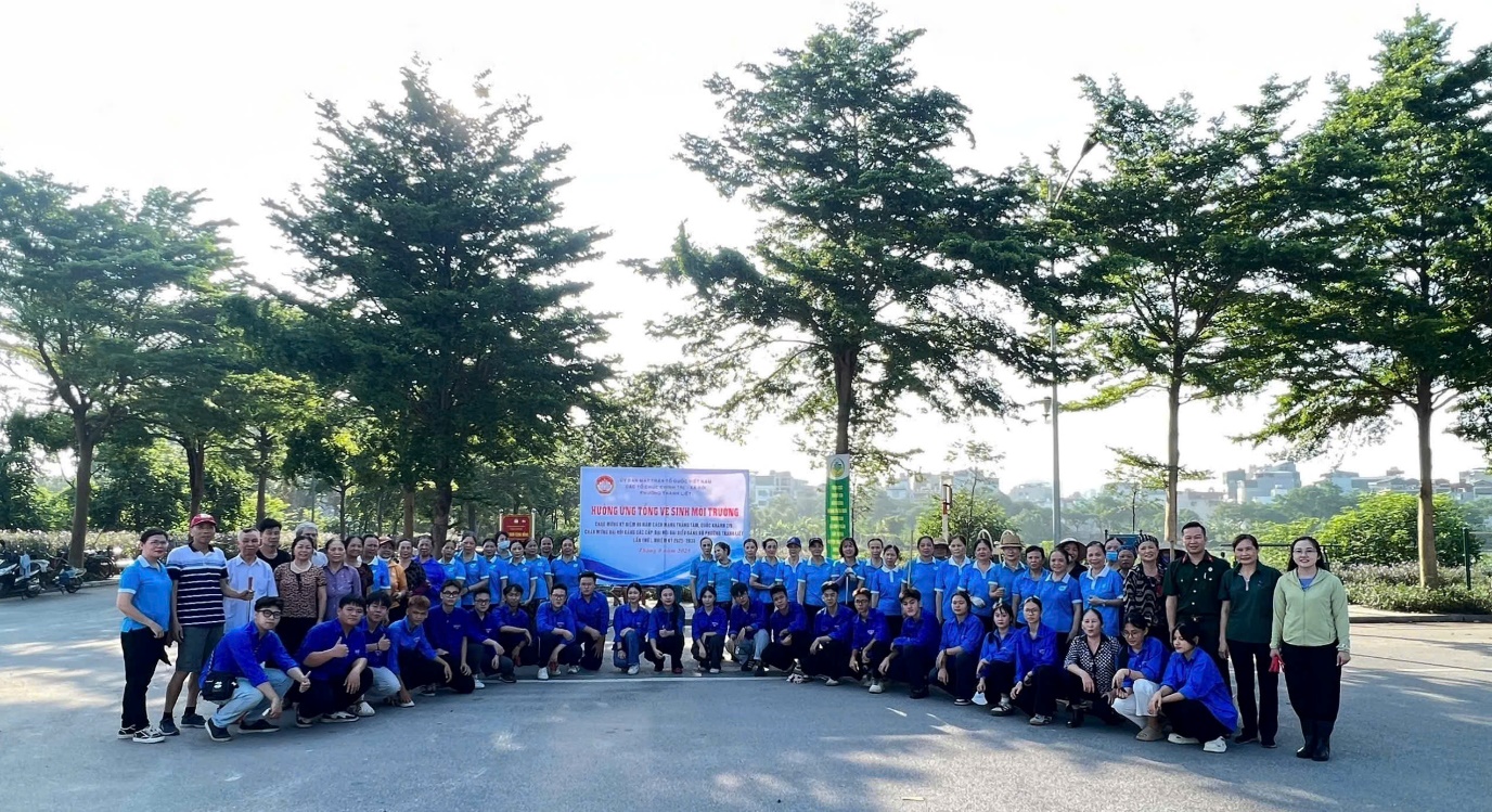 Uỷ ban MTTQ Việt Nam phường Thanh Liệt: Lan tỏa tinh thần trách nhiệm cộng đồng qua hoạt động vệ sinh môi trường- Ảnh 2.