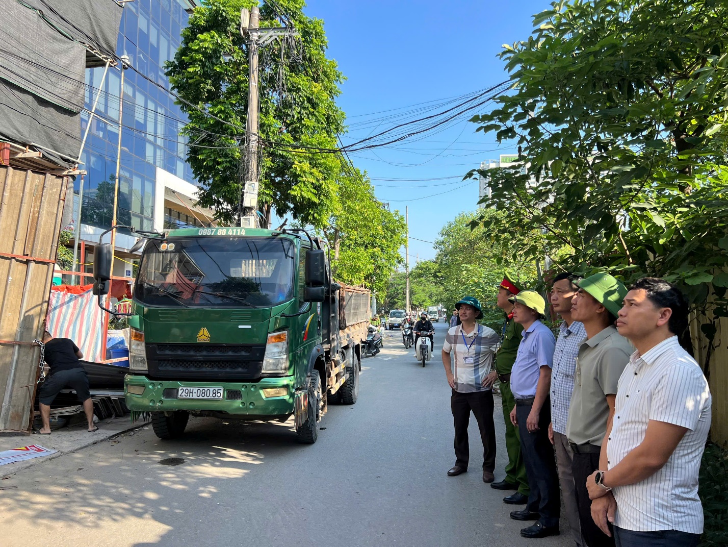 Phường Thanh Liệt: ra quân xử lý vi phạm, lập lại trật tự văn minh đô thị trên địa bàn- Ảnh 1.