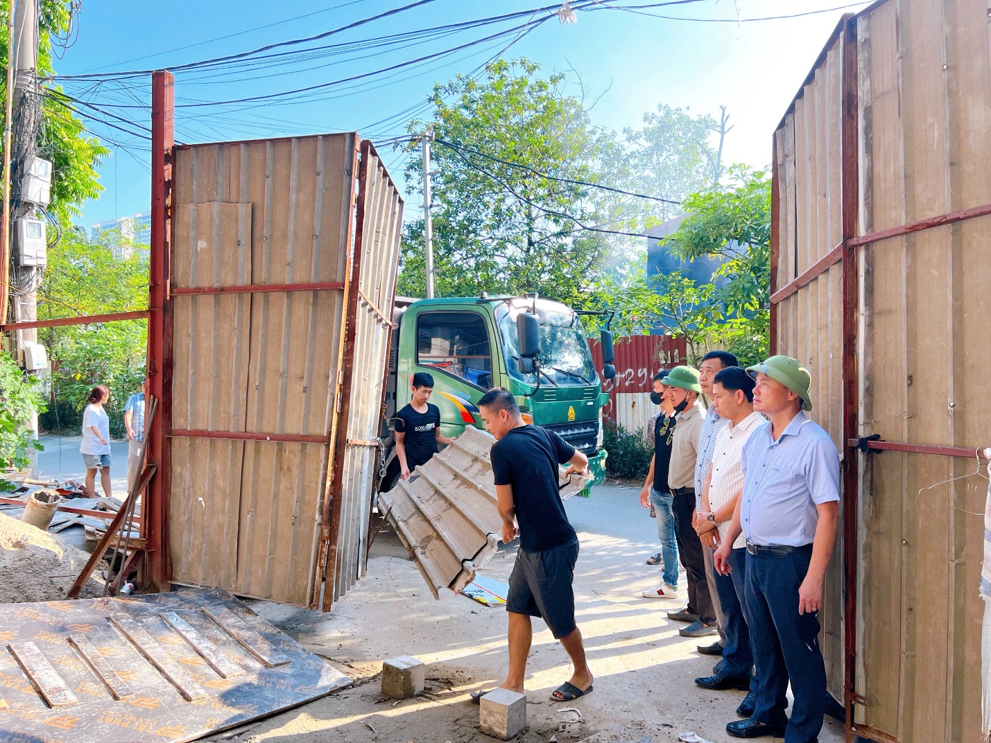 Phường Thanh Liệt: ra quân xử lý vi phạm, lập lại trật tự văn minh đô thị trên địa bàn- Ảnh 2.
