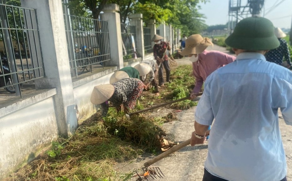 XÃ YÊN LÃNG DUY TRÌ THƯỜNG XUYÊN HOẠT ĐỘNG TỔNG VỆ SINH MÔI TRƯỜNG TẠI CÁC KHU DÂN CƯ- Ảnh 5.