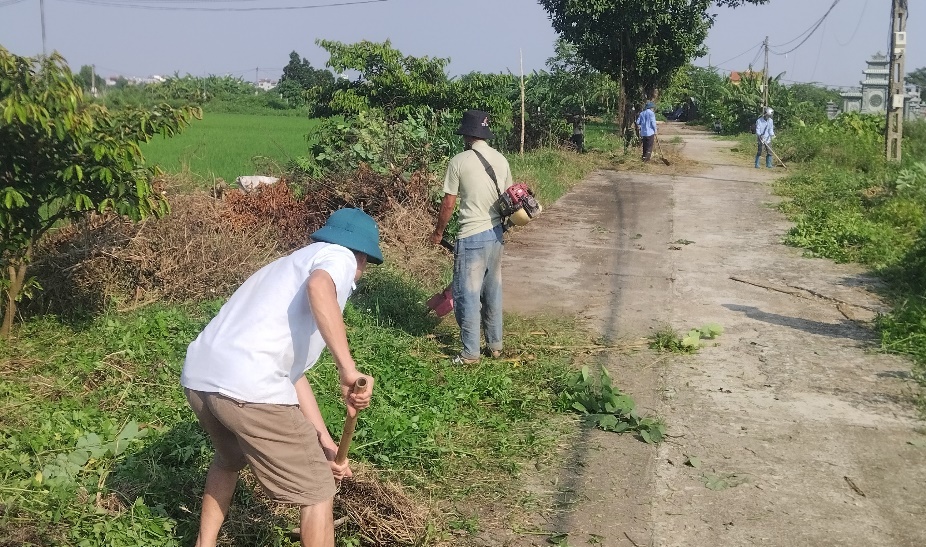 XÃ YÊN LÃNG DUY TRÌ THƯỜNG XUYÊN HOẠT ĐỘNG TỔNG VỆ SINH MÔI TRƯỜNG TẠI CÁC KHU DÂN CƯ- Ảnh 9.