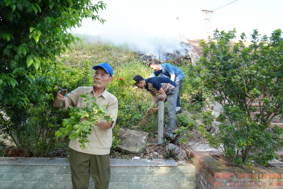 Xã Đan Phượng ra quân tổng vệ sinh môi trường, đảm bảo trật tự văn minh đô thị.- Ảnh 9.