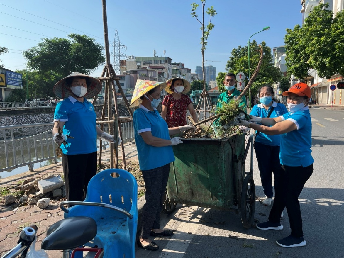 HỘI PHỤ NỮ THAM GIA LỄ RA QUÂN TỔNG VỆ SINH MÔI TRƯỜNG- Ảnh 1.