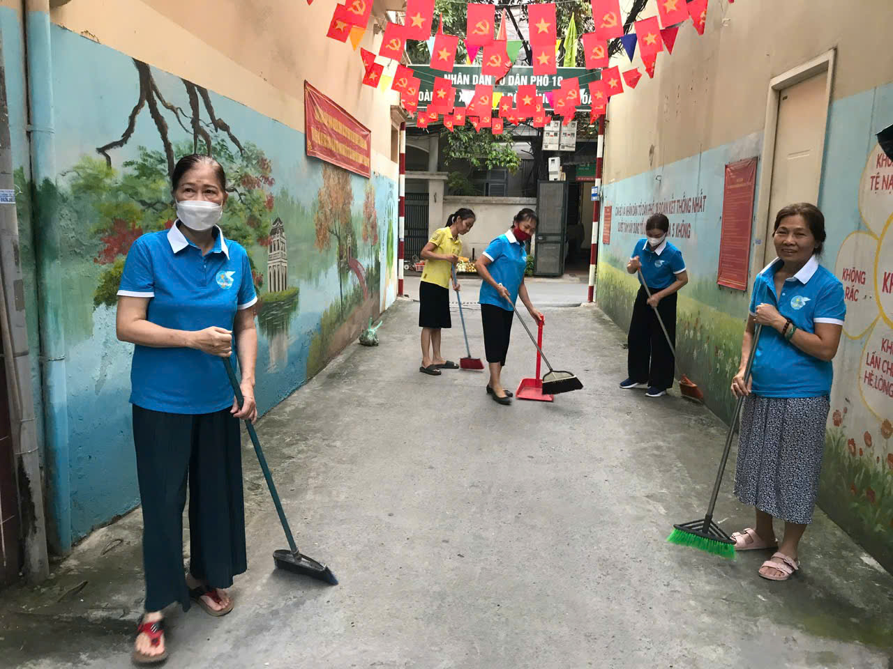 HỘI PHỤ NỮ THAM GIA LỄ RA QUÂN TỔNG VỆ SINH MÔI TRƯỜNG- Ảnh 3.