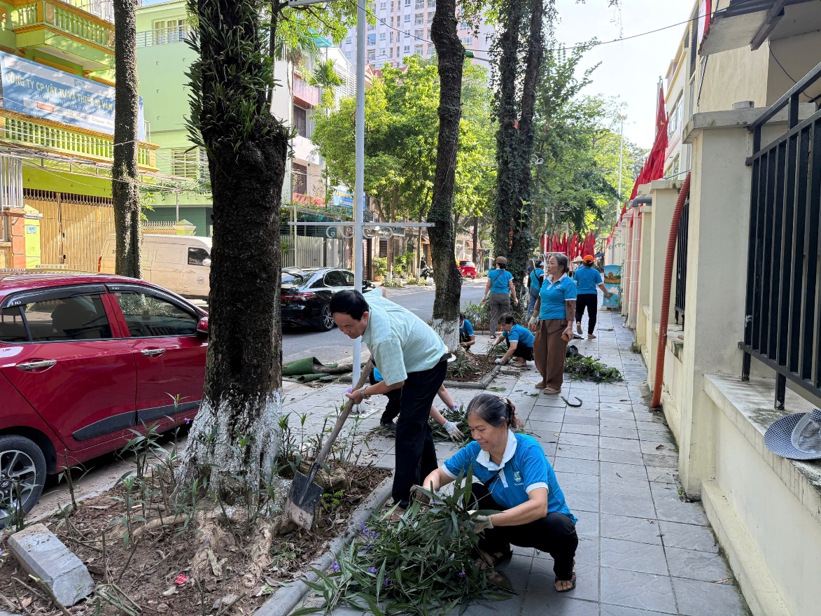 HỘI PHỤ NỮ THAM GIA LỄ RA QUÂN TỔNG VỆ SINH MÔI TRƯỜNG- Ảnh 6.