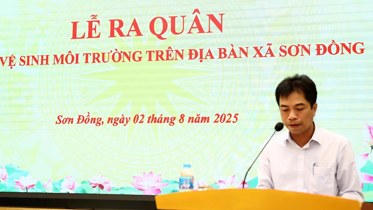 Xã Sơn Đồng ra quân tổng vệ sinh môi trường- Ảnh 1.