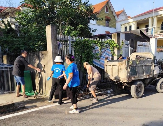 Xã Sơn Đồng ra quân tổng vệ sinh môi trường- Ảnh 11.