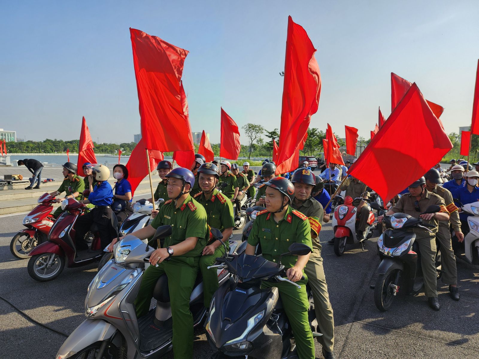 Phường Việt Hưng tổ chức Lễ ra quân tổng vệ sinh môi trường- Ảnh 5.