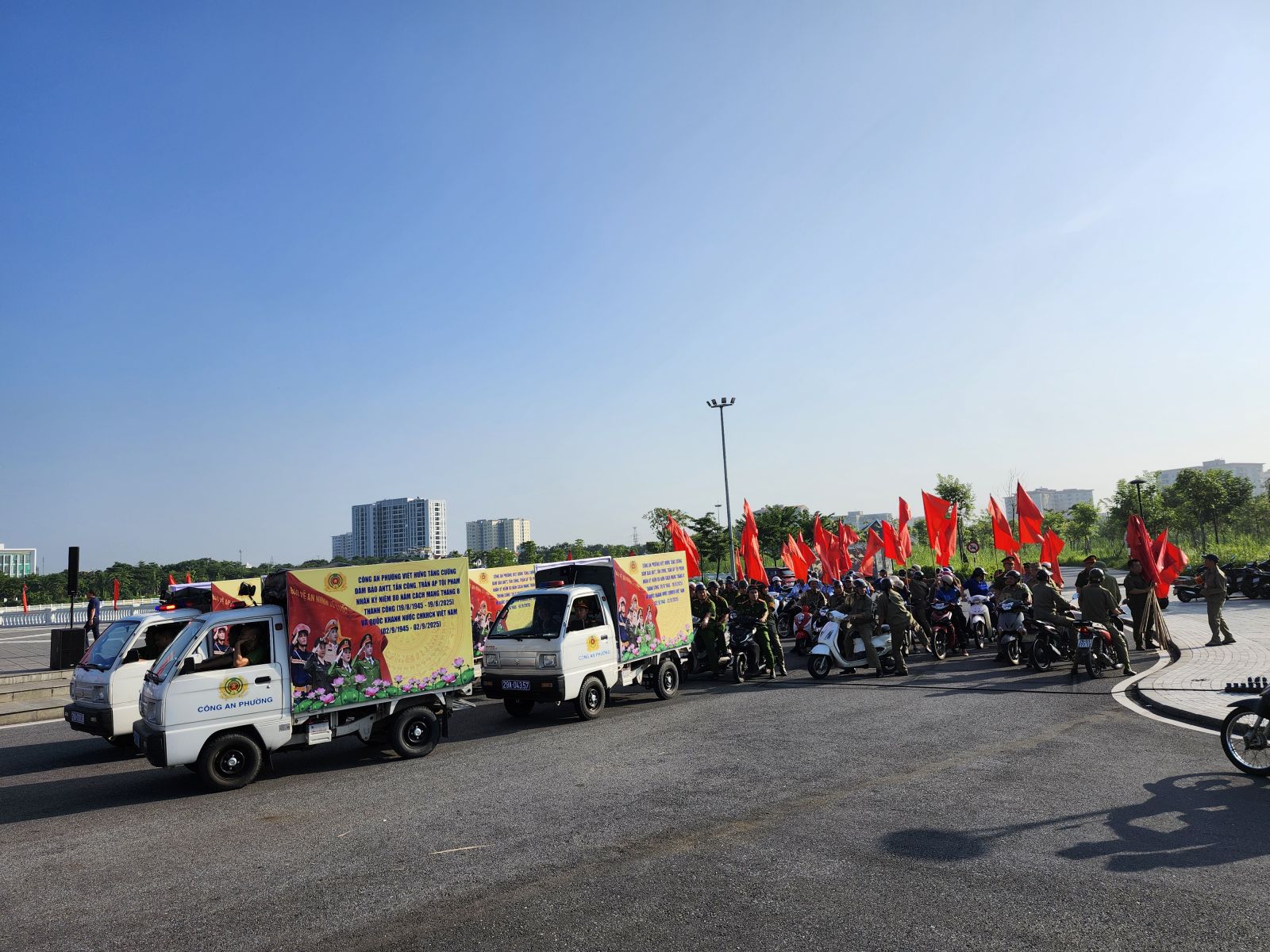 Phường Việt Hưng tổ chức Lễ ra quân tổng vệ sinh môi trường- Ảnh 4.