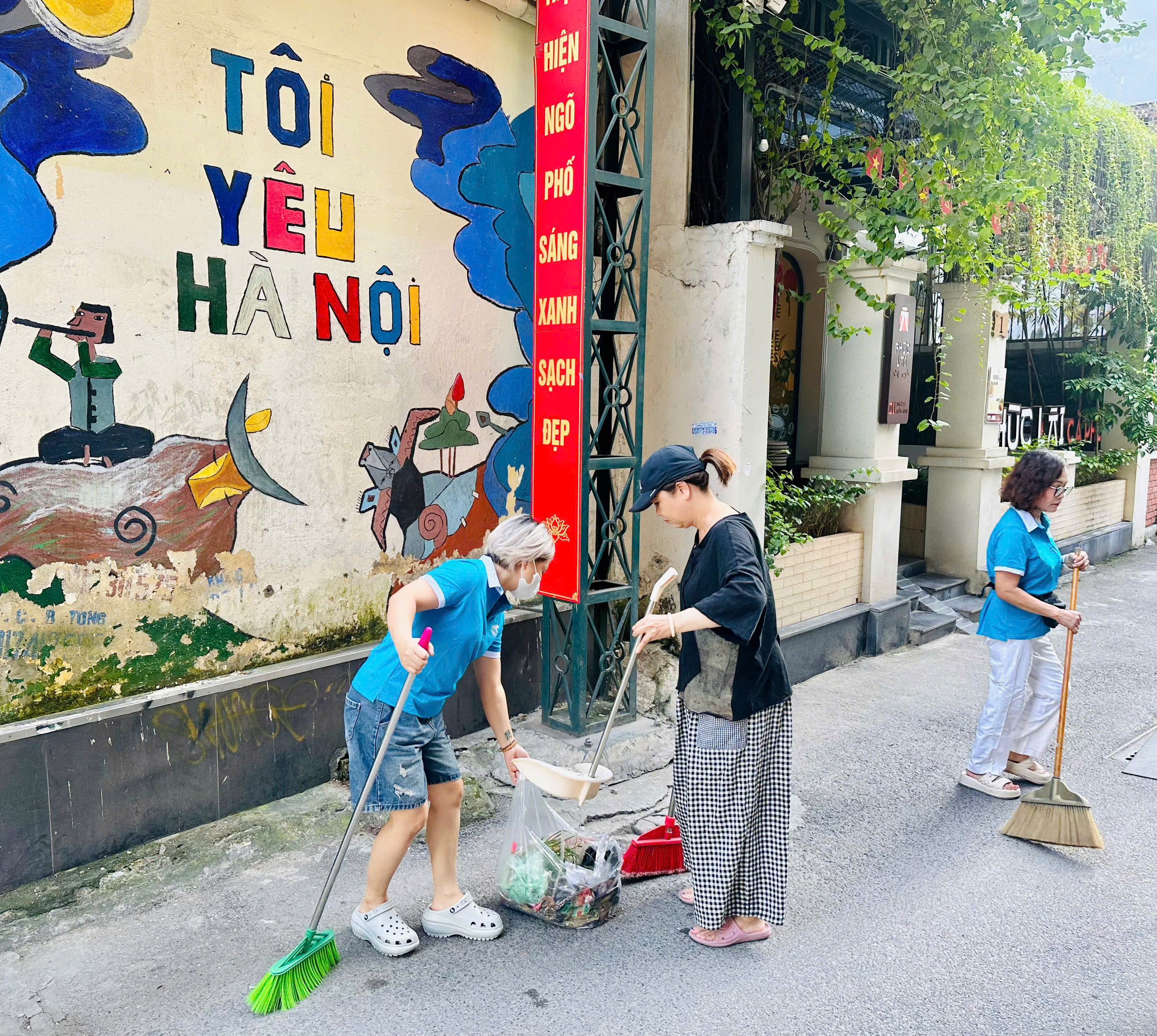 Phường Ngọc Hà tổ chức ra quân cao điểm tổng vệ sinh môi trường, trật tự đô thị, vệ sinh an toàn thực phẩm- Ảnh 14.