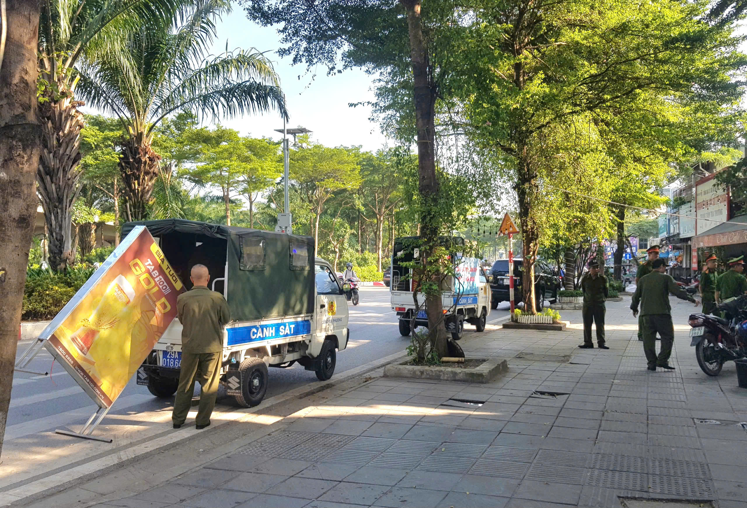 Phường Ngọc Hà tổ chức ra quân cao điểm tổng vệ sinh môi trường, trật tự đô thị, vệ sinh an toàn thực phẩm- Ảnh 17.