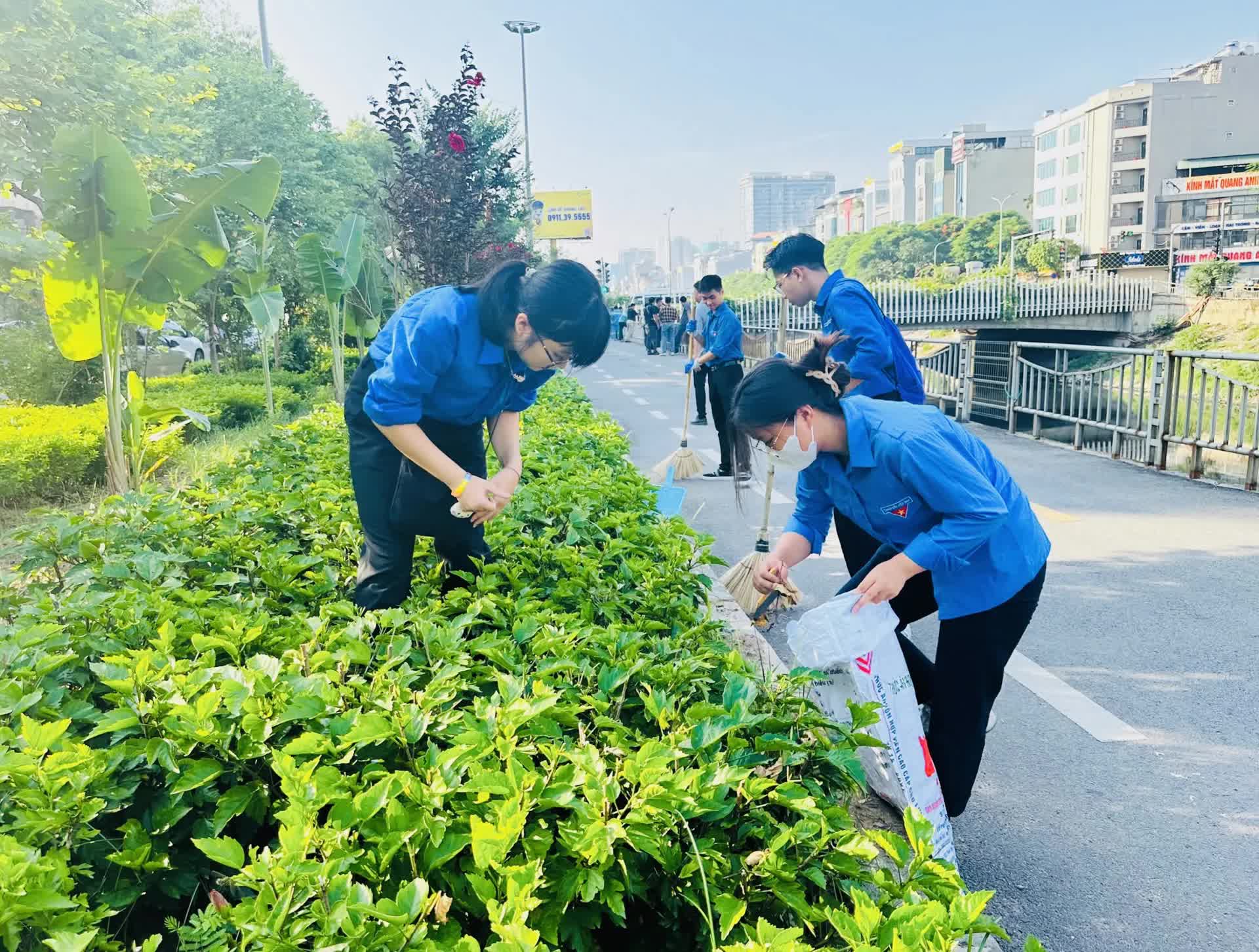 Phường Láng ra quân duy trì trật tự đô thị, vệ sinh môi trường- Ảnh 4.