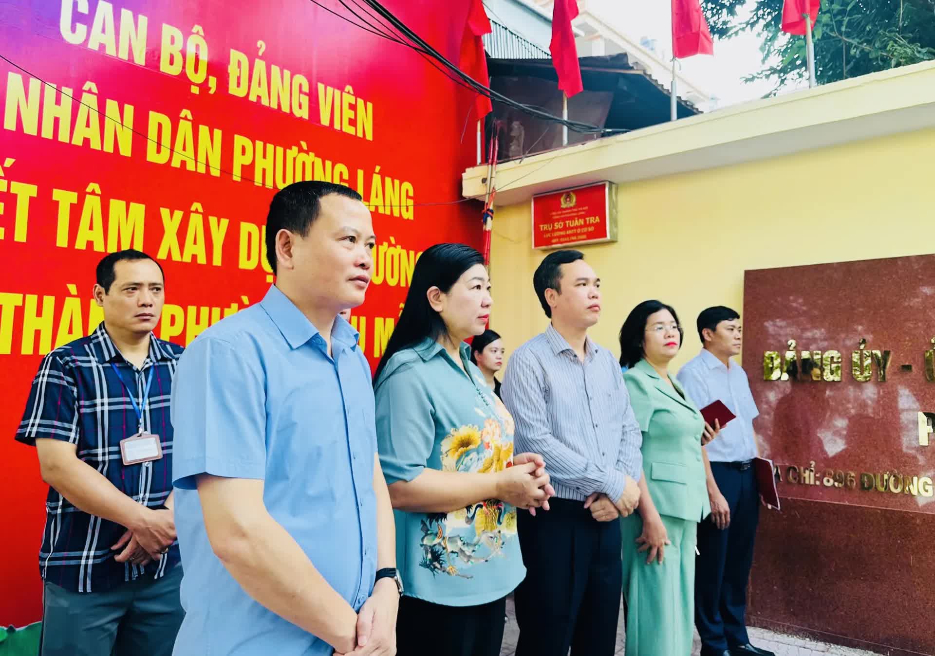 Phường Láng ra quân duy trì trật tự đô thị, vệ sinh môi trường- Ảnh 1.