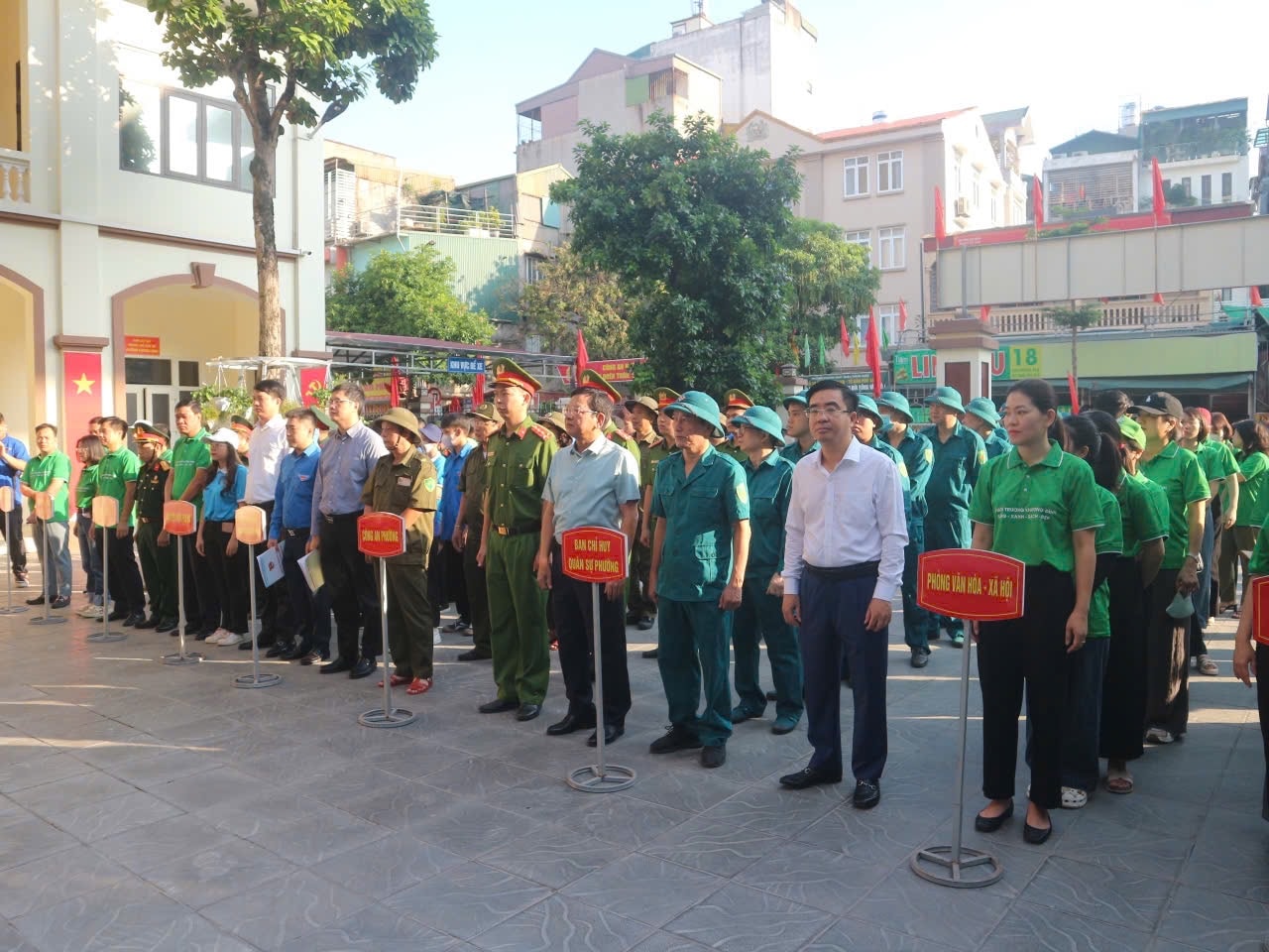 Hà Nội: Phường Khương Đình ra quân thực hiện phong trào thi đua hướng tới đô thị "Sáng - Xanh - Sạch - Đẹp"- Ảnh 2.