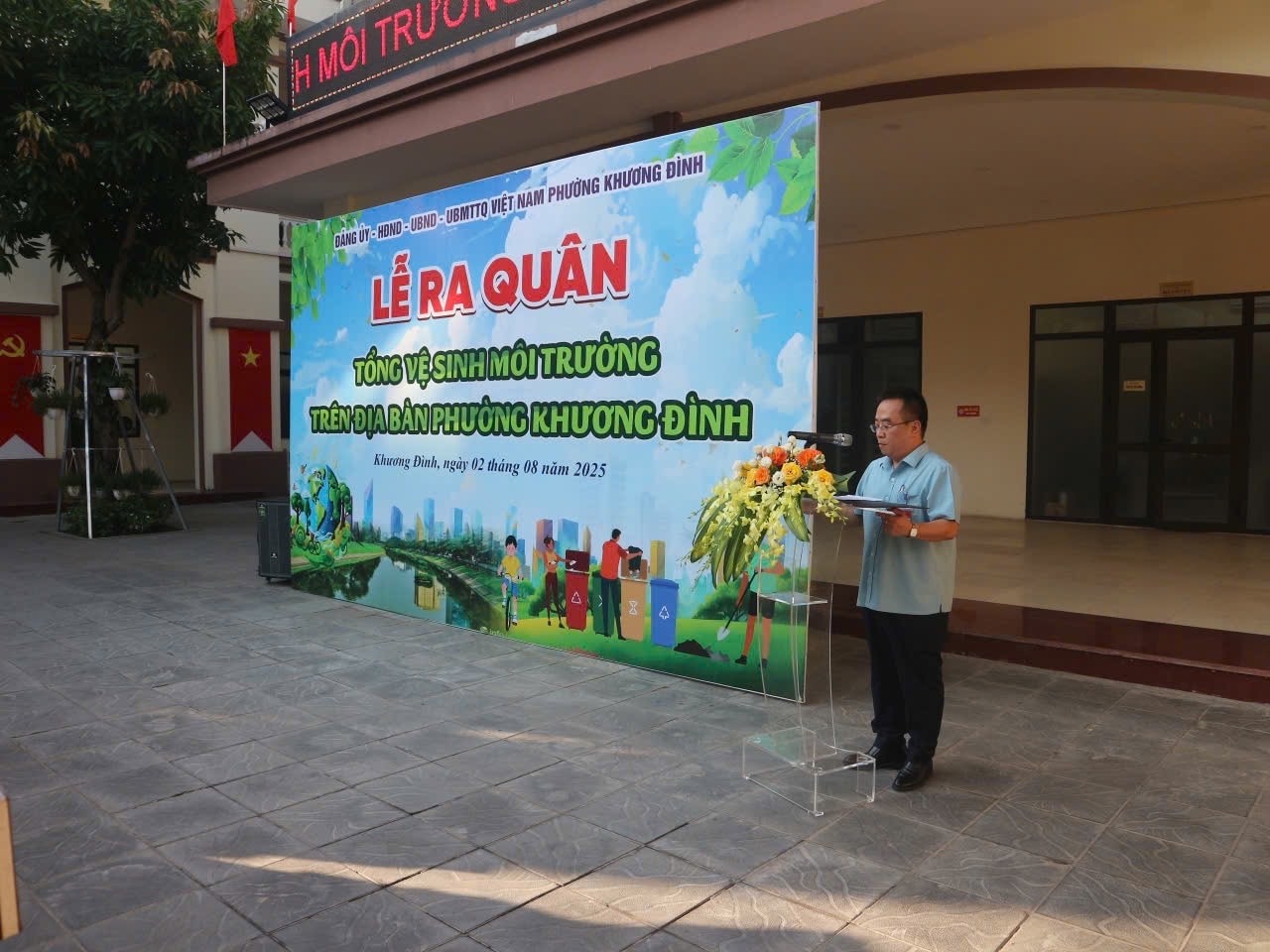 Hà Nội: Phường Khương Đình ra quân thực hiện phong trào thi đua hướng tới đô thị "Sáng - Xanh - Sạch - Đẹp"- Ảnh 1.