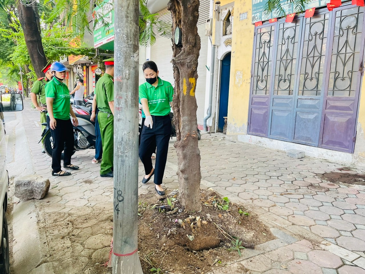 Hà Nội: Phường Khương Đình ra quân thực hiện phong trào thi đua hướng tới đô thị "Sáng - Xanh - Sạch - Đẹp"- Ảnh 4.