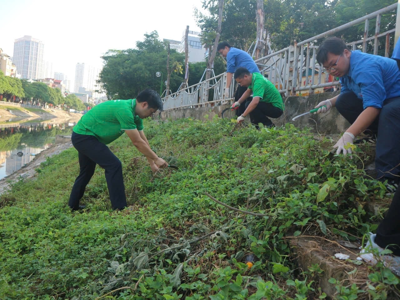 Hà Nội: Phường Khương Đình ra quân thực hiện phong trào thi đua hướng tới đô thị "Sáng - Xanh - Sạch - Đẹp"- Ảnh 13.