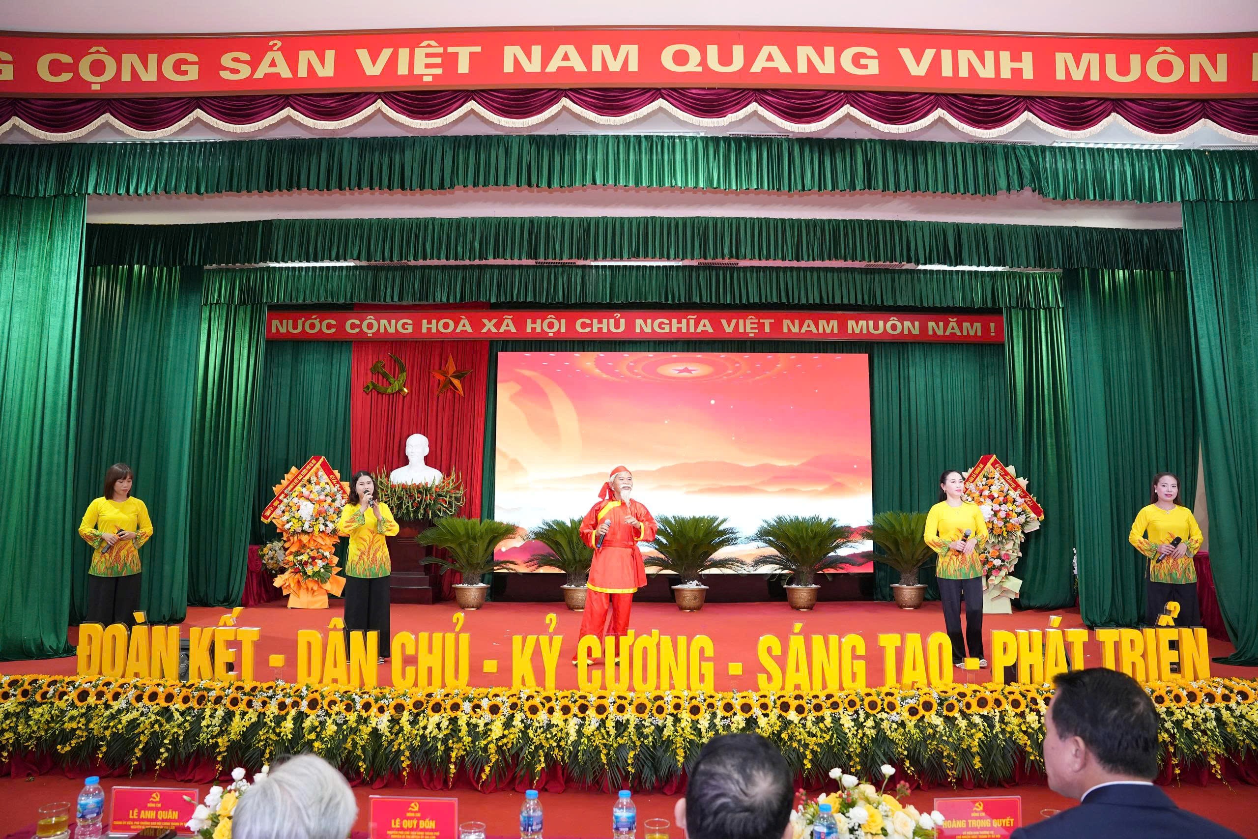 Đại hội đại biểu Đảng bộ xã Thuận An lần thứ I, nhiệm kỳ 2025 - 2030: Phấn đấu hoàn thành xuất sắc các nhiệm vụ chính trị trong nhiệm kỳ mới- Ảnh 16.