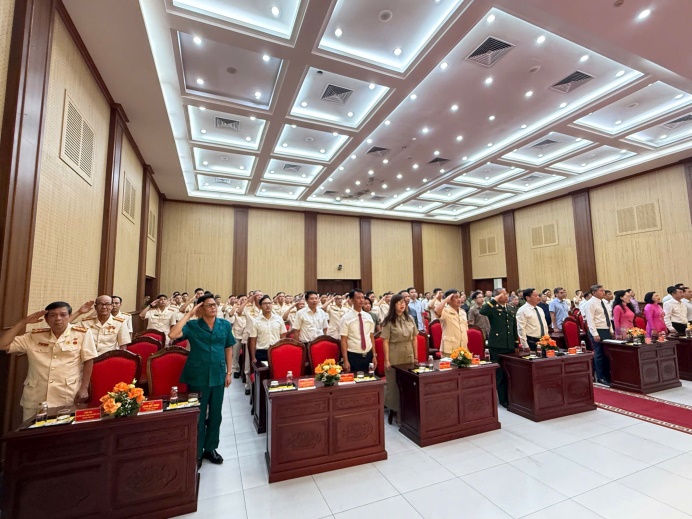 Phường Hồng Hà trang trọng tổ chức Lễ kỷ niệm 80 năm Ngày truyền thống CAND Việt Nam và 20 năm Ngày hội toàn dân bảo vệ ANTQ- Ảnh 1.