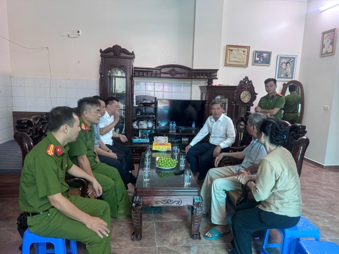 Phường Hồng Hà trang trọng tổ chức Lễ kỷ niệm 80 năm Ngày truyền thống CAND Việt Nam và 20 năm Ngày hội toàn dân bảo vệ ANTQ- Ảnh 6.