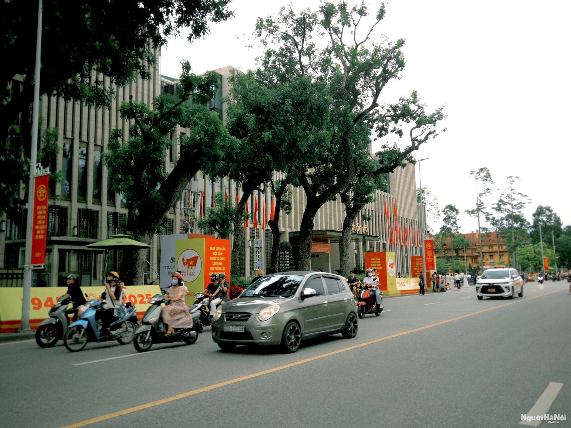 Hà Nội rực rỡ cờ hoa – Tự hào 80 năm mùa Thu cách mạng- Ảnh 21.