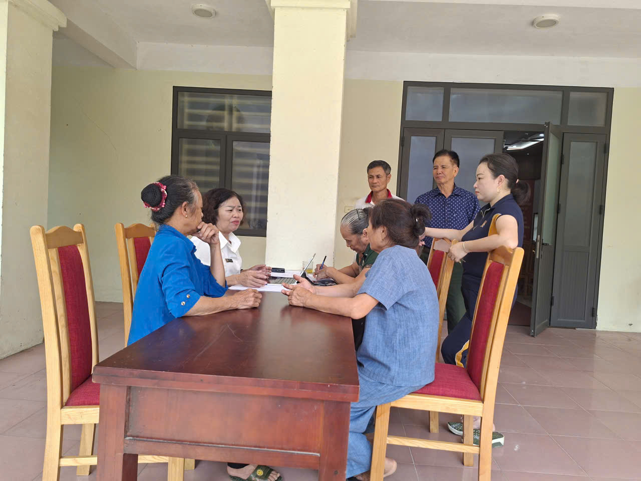 ỦY BAN NHÂN DÂN XÃ ĐÔNG ANH TỔ CHỨC HỘI NGHỊ TUYÊN TRUYỀN, TƯ VẤN PHÁP LUẬT TRONG LĨNH VỰC ĐẤT ĐAI- Ảnh 4.