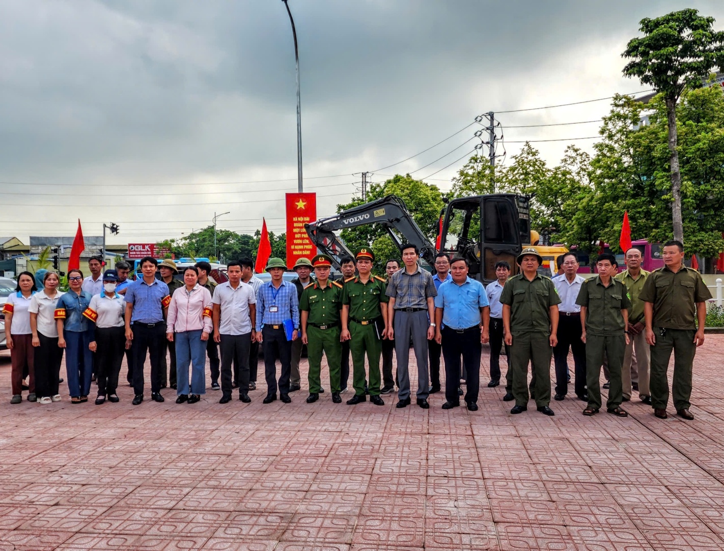 XÃ NỘI BÀI RA QUÂN XỬ LÝ VI PHẠM HÀNH LANG AN TOÀN GIAO THÔNG, TRẬT TỰ CÔNG CỘNG- Ảnh 1.