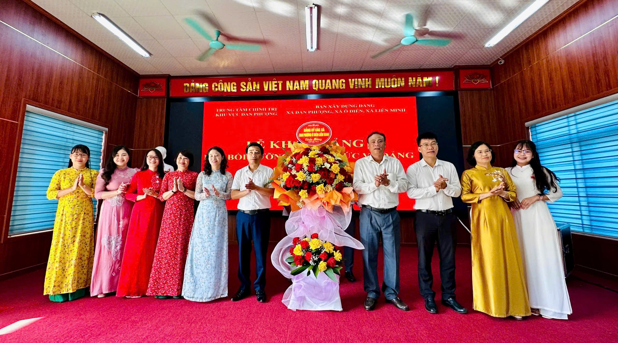 Khai mạc lớp Bồi dưỡng nhận thức về Đảng tháng 8 năm 2025.- Ảnh 1.