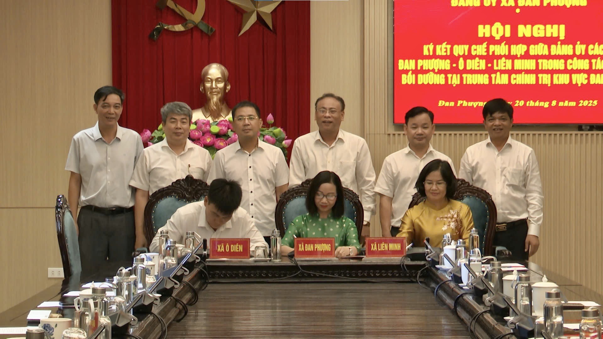 Hội nghị ký kết Quy chế phối hợp trong công tác đào tạo, bồi dưỡng cán bộ, đảng viên khu vực Đan Phượng- Ảnh 2.