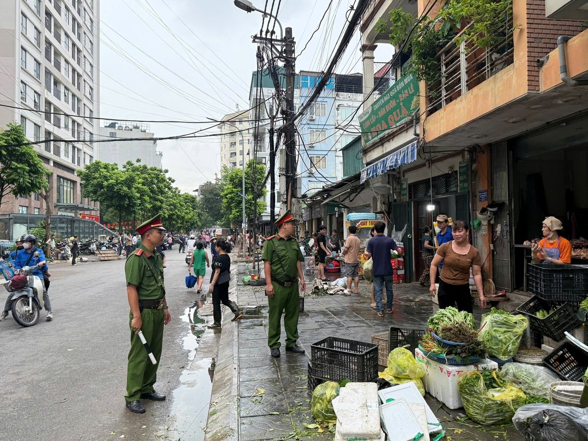Phường Cầu Giấy triển khai cao điểm xử lý vi phạm trật tự đô thị- Ảnh 3.