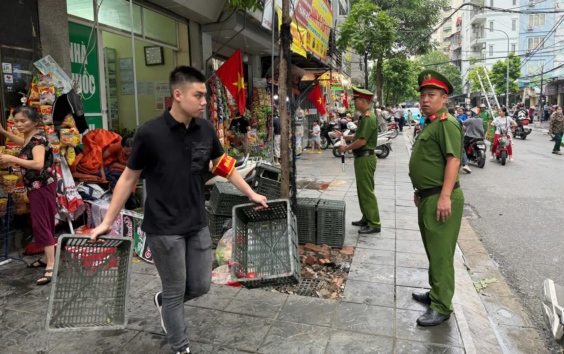 Quyết tâm tạo chuyển biến rõ nét trong công tác quản lý trật tự đô thị- Ảnh 6.