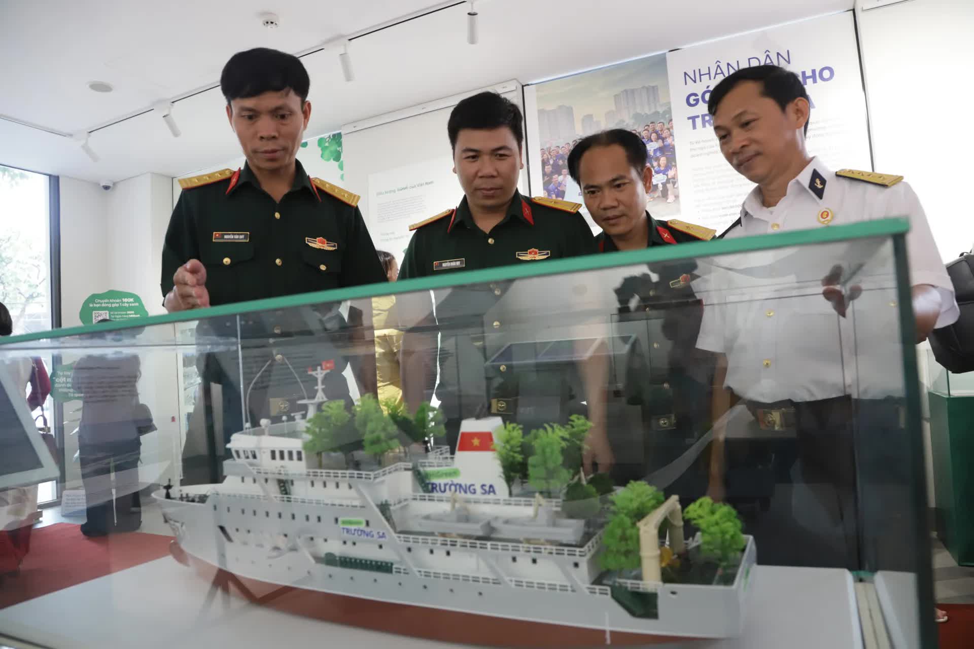 Phường Hoàn Kiếm tổ chức chuỗi hoạt động văn hóa khơi dậy niềm tự hào dân tộc- Ảnh 1.