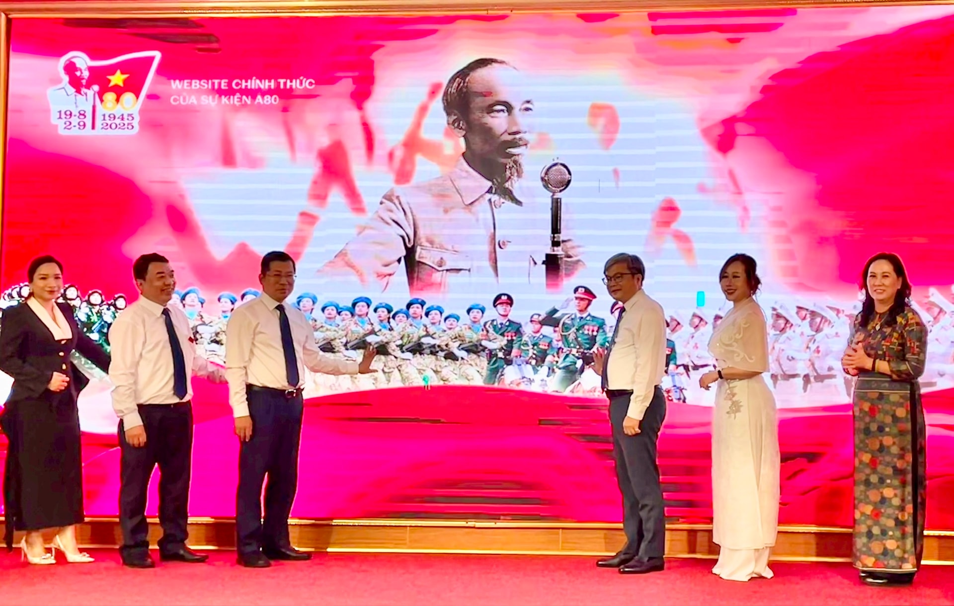 Ra mắt nền tảng số “A80 - Tự hào Việt Nam”: Tra cứu “từ A đến Z” chuỗi hoạt động kỷ niệm dịp Quốc khánh 2-9- Ảnh 1.