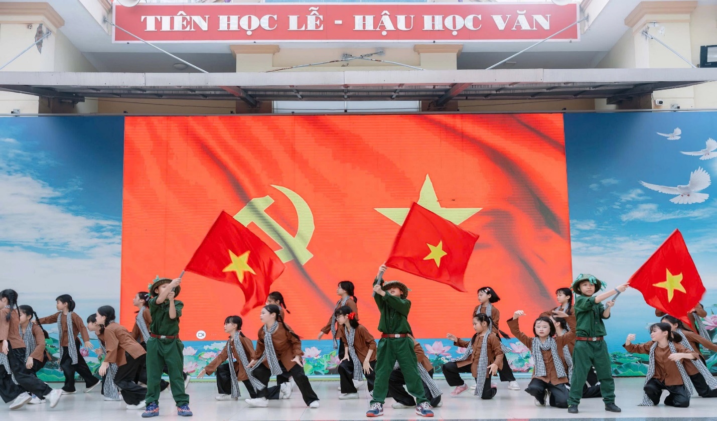 C:\Users\PHUONG TRAN\Desktop\chuẩn 18-8\ẢNH\f9d6a79db54a3d14645b.jpg